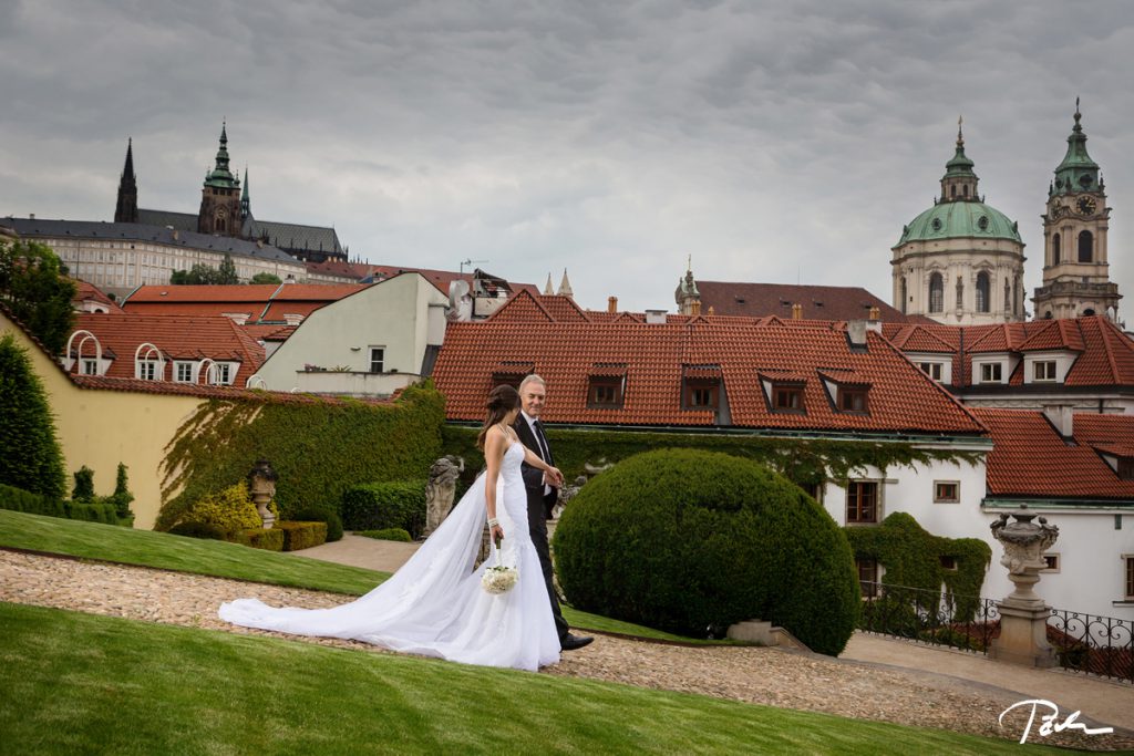 wedding in prague vrtbovska garden