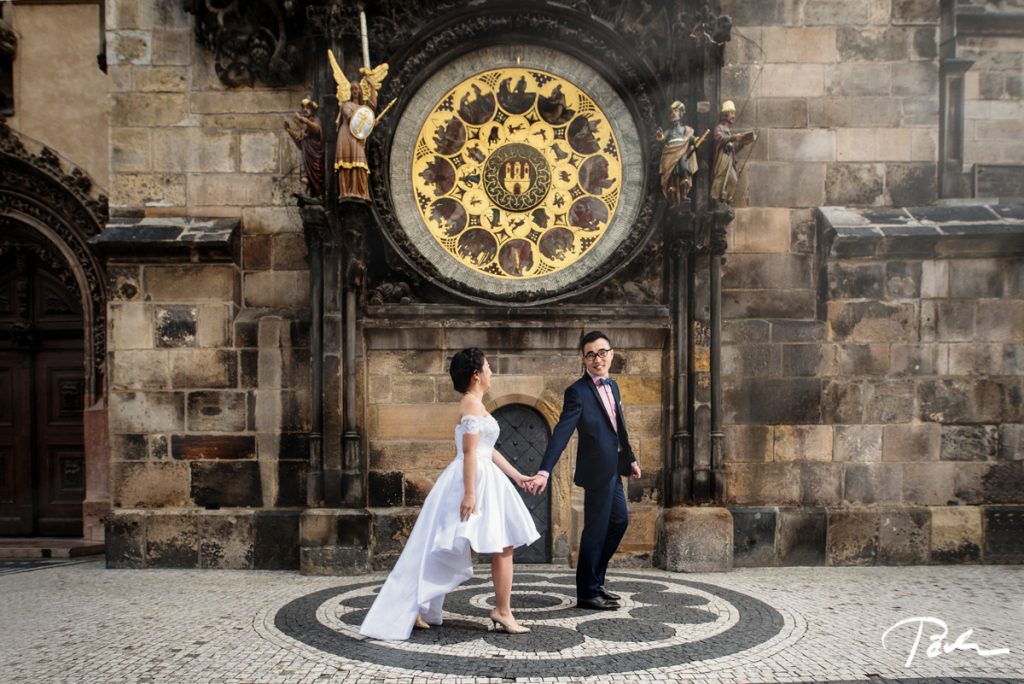 pre wedding orloj prague